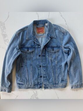 Levi's Medium Wash Trucker Jacket